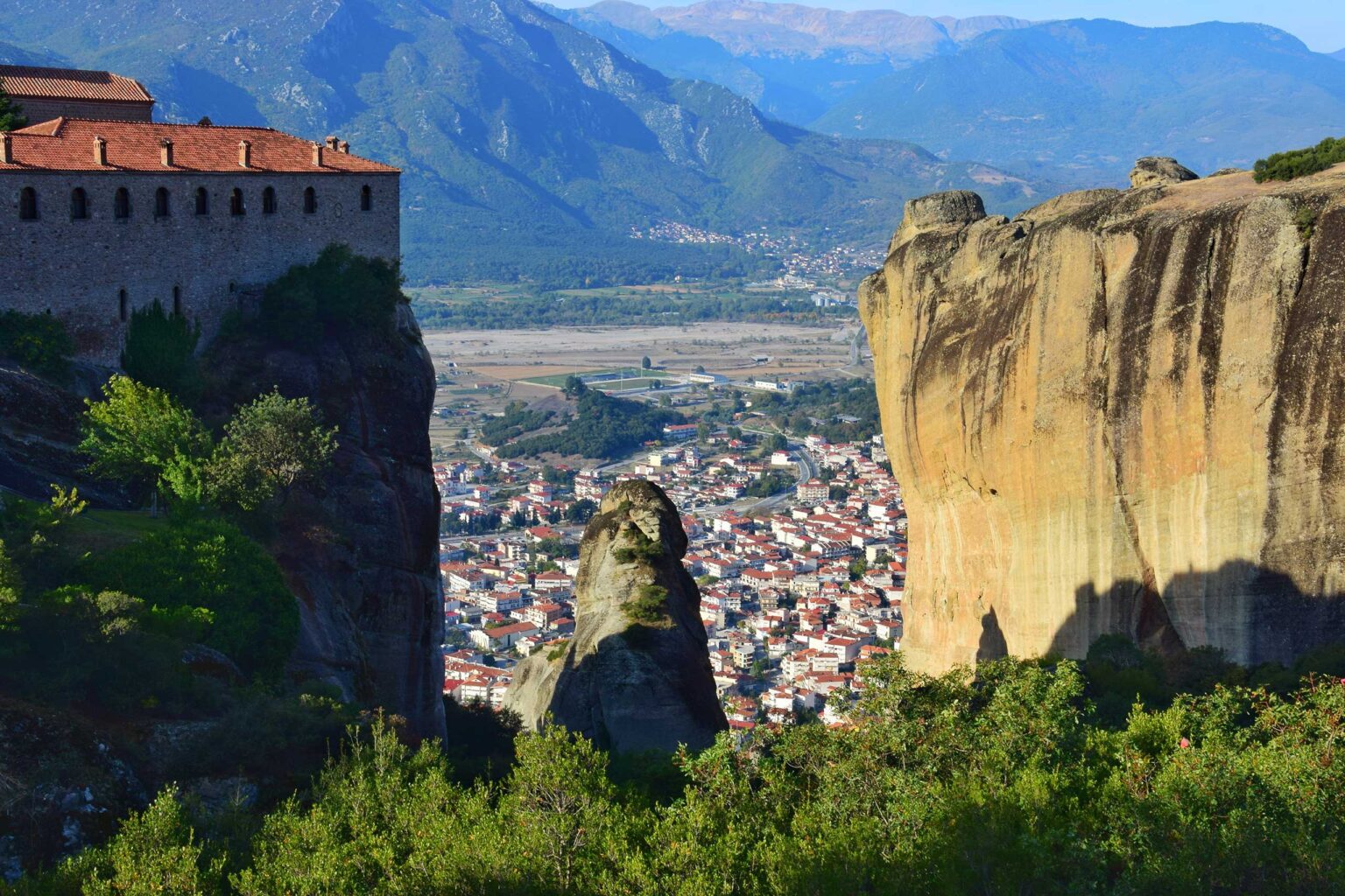 Argolis, Olympia, Delphi & Meteora Athens Tours KALAMBAKA VILLAGE